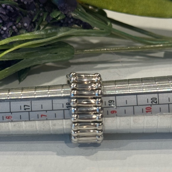 Daisy in Silver Tone with Yellow Center Stone Statement Ring - One Size Stretch - Picture 4 of 4